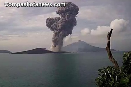 Polda Banten Beri Imbauan Antisipasi Erupsi Gunung Anak Krakatau untuk Masyarakat Pesisir dan Nelayan Polda Banten Beri Imbauan Antisipasi Erupsi Gunung Anak Krakatau untuk Masyarakat Pesisir dan Nelayan