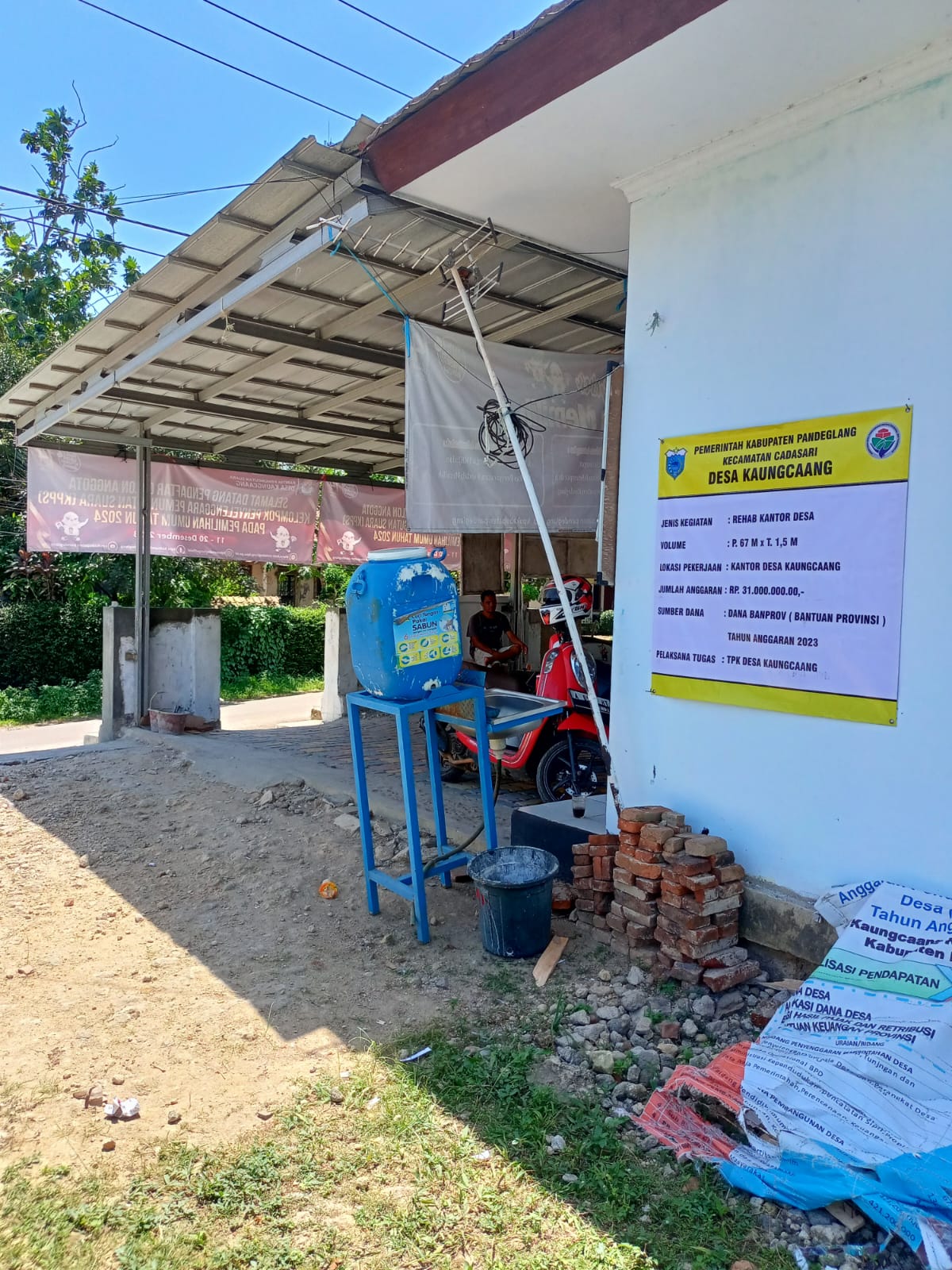 Desa Kaungcaang Kecamatan Cadasari Kabupaten Pandeglang Mengalokasikan Dana Banprov untuk Rehab dan pasilitas Kantor Desa Kaungcaang Kecamatan Cadasari Kabupaten Pandeglang Mengalokasikan Dana Banprov untuk Rehab dan pasilitas Kantor