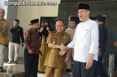 Ulama dan Pengurus Masjid Ats-Tsauroh Lakukan Upaya Silaturahim dengan Umaroh Atau Pemerintah Kota Serang Ulama dan Pengurus Masjid Ats-Tsauroh Lakukan Upaya Silaturahim dengan Umaroh Atau Pemerintah Kota Serang