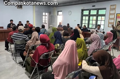 Diduga Manipulasi Data Penerima Bansos Kelompok Penerima Manfaat (KPM), Kades Jatiwangi Pagerbarang Tegal di Gerudug Warga Diduga Manipulasi Data Penerima Bansos Kelompok Penerima Manfaat (KPM), Kades Jatiwangi Pagerbarang Tegal di Gerudug Warga