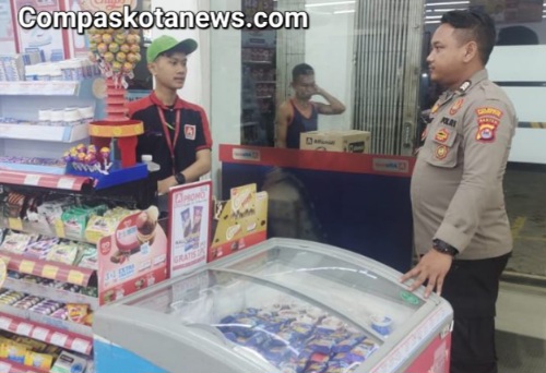 Anggota Polsek Cipocok Jaya Polresta Kota Serang, Gelar Oprasi Dialogis Kamtibmas di Tempat – Tempat Keramaian Anggota Polsek Cipocok Jaya Polresta Kota Serang, Gelar Oprasi Dialogis Kamtibmas di Tempat – Tempat Keramaian