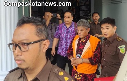 Kejari Wonogiri Tahan Kades Manjung HTN Terkait Dugaan Tersangka Kasus Korupsi Kejari Wonogiri Tahan Kades Manjung HTN Terkait Dugaan Tersangka Kasus Korupsi
