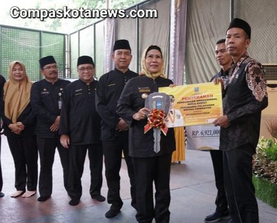 Ada Apa di Tahun Politik Bupati Serang Gencar Berikan Reward 7.690 Kader Posyandu dan Hibah Ambulans Desa ? Ada Apa di Tahun Politik Bupati Serang Gencar Berikan Reward 7.690 Kader Posyandu dan Hibah Ambulans Desa ?