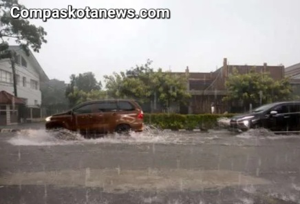 Peringatan Dini BMKG: Besok Diperkirakan Hujan Lebat Mengancam, di Sejumlah Provinsi Siaga Bencana Peringatan Dini BMKG: Besok Diperkirakan Hujan Lebat Mengancam, di Sejumlah Provinsi Siaga Bencana