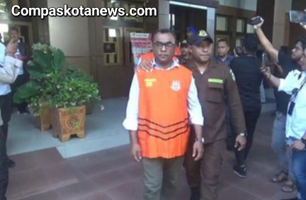 Lima Anggota Komisi Pemilihan Umum (KPU) Kabupaten Kepulauan Aru, Maluku di Tahan Diduga Korupsi Dana Hibah Pilkada Senilai Rp2,8 M. Lima Anggota Komisi Pemilihan Umum (KPU) Kabupaten Kepulauan Aru, Maluku di Tahan Diduga Korupsi Dana Hibah Pilkada Senilai Rp2,8 M.