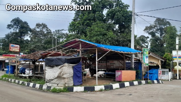 LSM MTB (Macan Tunggal Banten) Angkat Bicara Terkait Adanya Pedagang Kaki lima Di Tengah Bunderan Perempatan Gunung Sari LSM MTB (Macan Tunggal Banten) Angkat Bicara Terkait Adanya Pedagang Kaki lima Di Tengah Bunderan Perempatan Gunung Sari