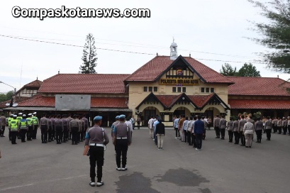 Polresta Serang Kota Gelar Apel Pagi untuk Tingkatkan Kedisiplinan Seluruh Jajaran Personelnya Polresta Serang Kota Gelar Apel Pagi untuk Tingkatkan Kedisiplinan Seluruh Jajaran Personelnya
