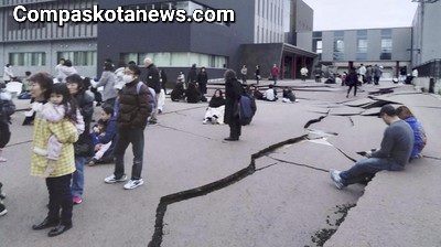 Jepang di Guncang Gempa Dahsyat Magnitudo 7,6 Lebih Dari 36 Ribu Rumah Roboh Jepang di Guncang Gempa Dahsyat Magnitudo 7,6 Lebih Dari 36 Ribu Rumah Roboh