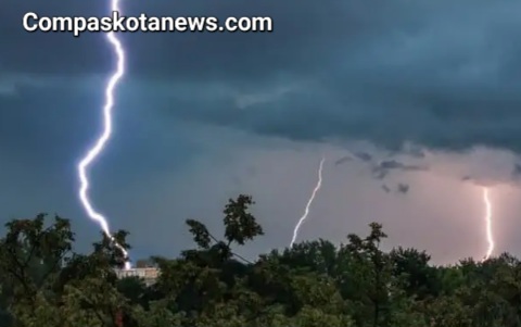 Waspada, Peringatan Dini Cuaca Hari Ini (8/1/2024) Bakal Terjadi Hujan Lebat Disertai Angin Kencang dan Petir di Provinsi Ini Waspada, Peringatan Dini Cuaca Hari Ini (8/1/2024) Bakal Terjadi Hujan Lebat Disertai Angin Kencang dan Petir di Provinsi Ini
