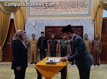 Hari ini, Nanang Supriatna Dilantik sebagai Sekda Kabupaten Serang oleh Bupati Ratu Tatu Chasanah Hari ini, Nanang Supriatna Dilantik sebagai Sekda Kabupaten Serang oleh Bupati Ratu Tatu Chasanah