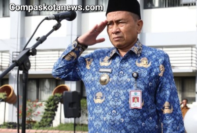 Gelar Apel Pagi Hari Kesadaran Nasional: Pj Wali Kota Serang Beri Uang Kadeudeuh Kepada Para Purna Bakti ASN di Kota Serang Gelar Apel Pagi Hari Kesadaran Nasional: Pj Wali Kota Serang Beri Uang Kadeudeuh Kepada Para Purna Bakti ASN di Kota Serang