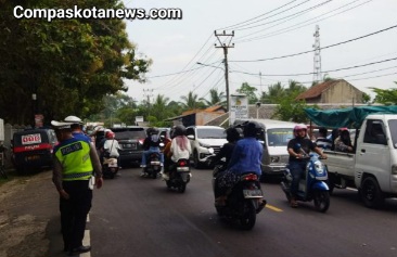 Rekayasa Lalu Lintas Menyambut Liburan Hari Raya Idul Fitri: Polres Cilegon Terapkan One Way ke Pantai Anyer dan Cinangka Rekayasa Lalu Lintas Menyambut Liburan Hari Raya Idul Fitri: Polres Cilegon Terapkan One Way ke Pantai Anyer dan Cinangka