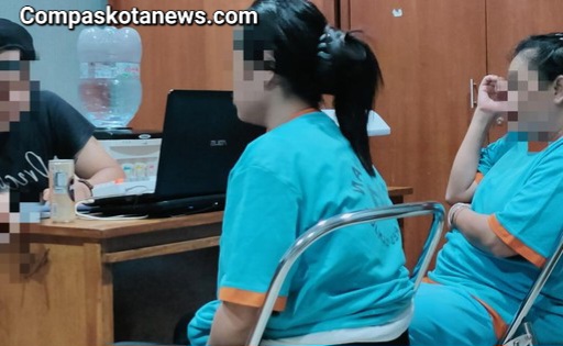 Terus Razia Muncikari Akibat Para Gadis Marak Lakukan Kawin Kontrak: Segini Tarifnya untuk Pria Kaya di Cianjur Terus Razia Muncikari Akibat Para Gadis Marak Lakukan Kawin Kontrak: Segini Tarifnya untuk Pria Kaya di Cianjur