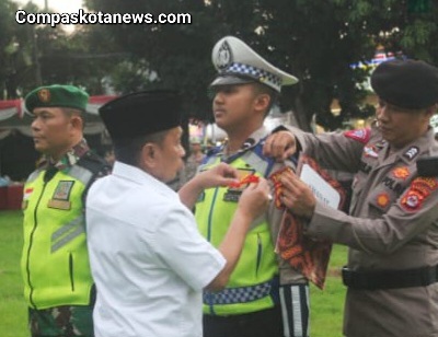 Pj Walikota Serang Yedi Rahmat dan Forkopimda Pimpin Apel Operasi Ketupat Maung 2024: Sinergi untuk Mudik Aman dan Ceria Pj Walikota Serang Yedi Rahmat dan Forkopimda Pimpin Apel Operasi Ketupat Maung 2024: Sinergi untuk Mudik Aman dan Ceria