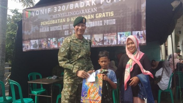 Dalam Rangka Hut ke 64 Yonif 320/BP menyelenggarakan Pengobatan dan khitanan massal gratis di Desa Ciinjuk Kecamatan Cadasari Dalam Rangka Hut ke 64 Yonif 320/BP menyelenggarakan Pengobatan dan khitanan massal gratis di Desa Ciinjuk Kecamatan Cadasari