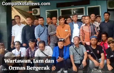 Oknum Kepala Desa Pasirkembang Lebak Banten Lecehkan dan intimidasi Tugas Profesi Wartawan Oknum Kepala Desa Pasirkembang Lebak Banten Lecehkan dan intimidasi Tugas Profesi Wartawan