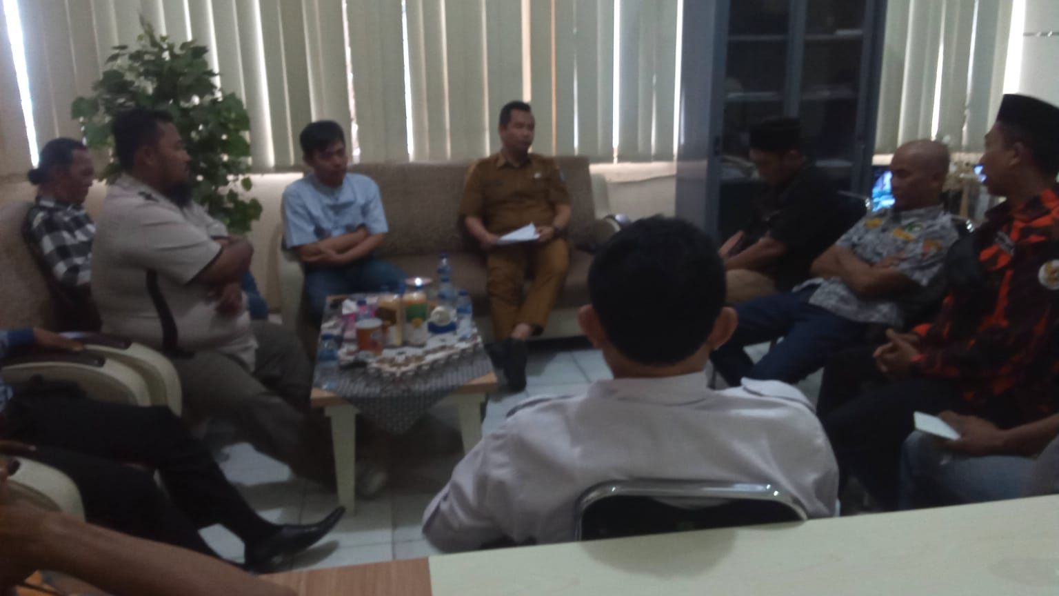 Ormas Dan Masyarakat Kembali Unjuk Rasa, Tagih Janji Dindik Kabupaten. Ormas Dan Masyarakat Kembali Unjuk Rasa, Tagih Janji Dindik Kabupaten.