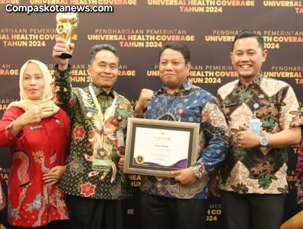 Pemkot Serang Melalui Kadinkes Kota Serang Ahmad Hasanuddin Kembali Raih Penghargaan Universal Health Coverage: Upaya Luar Biasa Meningkatkan Kesejahteraan Warga Pemkot Serang Melalui Kadinkes Kota Serang Ahmad Hasanuddin Kembali Raih Penghargaan Universal Health Coverage: Upaya Luar Biasa Meningkatkan Kesejahteraan Warga