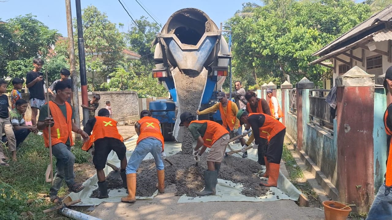 Desa Petir Laksanakan Pembangunan Jalan Rambat Beton Dengan Dana Desa Tahun Anggaran 2024. Desa Petir Laksanakan Pembangunan Jalan Rambat Beton Dengan Dana Desa Tahun Anggaran 2024.