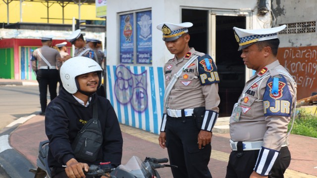 Hari Ketiga Ops Zebra Maung 2024, Ditlantas Polda Banten Laksanakan Gatur dan Himbauan serta Teguran Hari Ketiga Ops Zebra Maung 2024, Ditlantas Polda Banten Laksanakan Gatur dan Himbauan serta Teguran