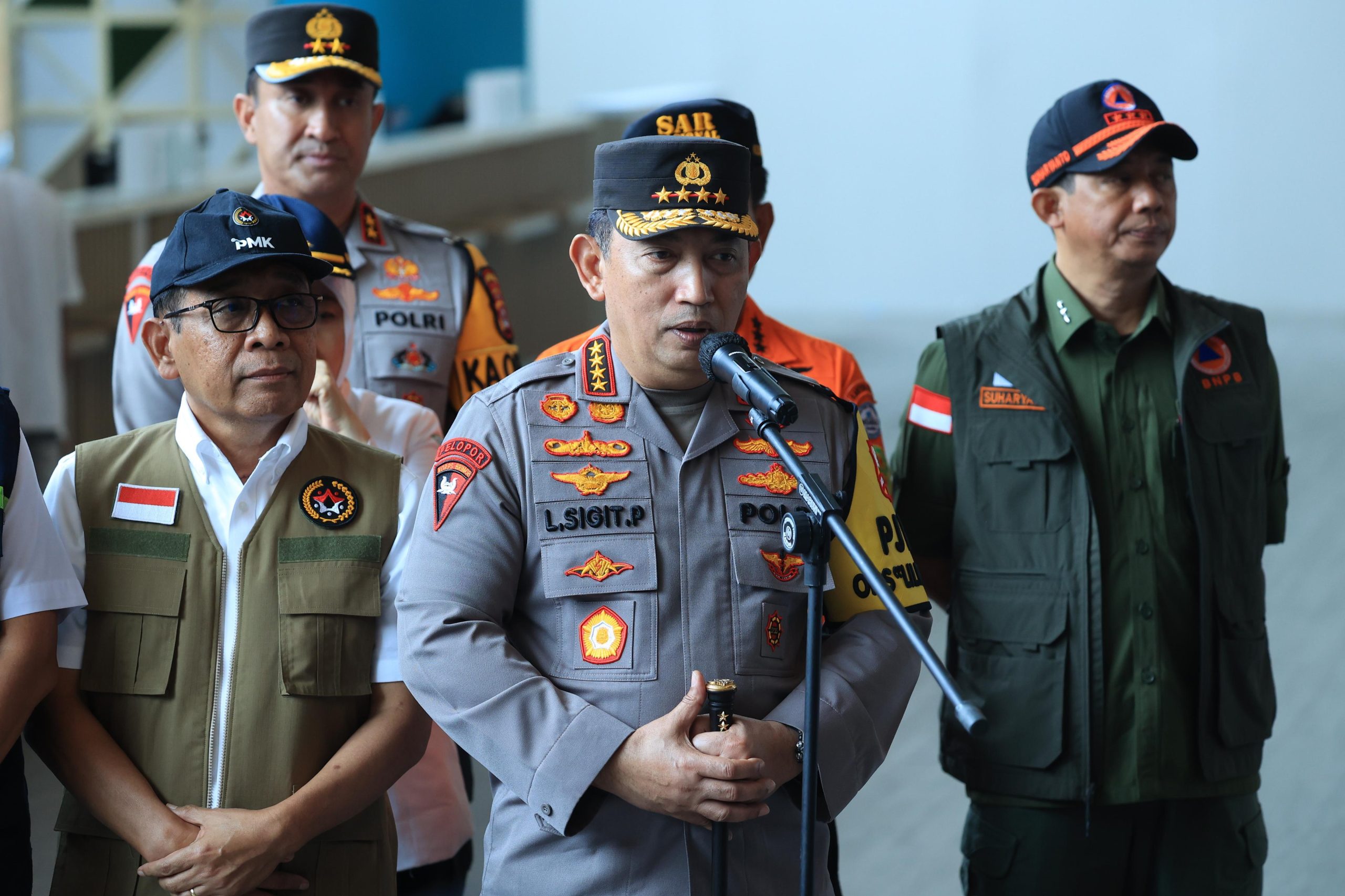 Libur Nataru, Kapolri Perintahkan Jajaran Antisipasi Mobilitas Warga di Kawasan Anyer Libur Nataru, Kapolri Perintahkan Jajaran Antisipasi Mobilitas Warga di Kawasan Anyer