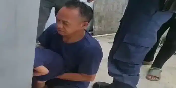 Drama Penyelamatan Balita: Kepala Terjepit Tiang, Petugas Damkar Lebak Beraksi Cepat!