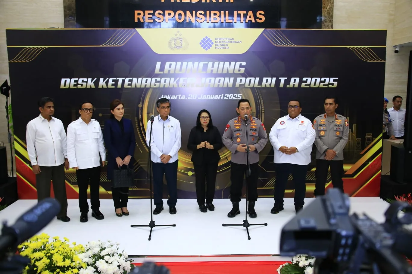 Kapolri Resmikan Desk Ketenagakerjaan Demi Beri Jaminan Perlindungan Kaum Buruh Kapolri Resmikan Desk Ketenagakerjaan Demi Beri Jaminan Perlindungan Kaum Buruh