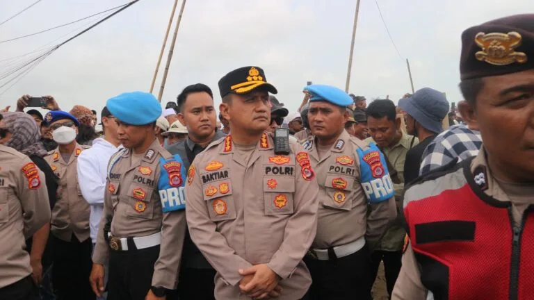 Polresta Tangerang Kawal Aksi Unjuk Rasa di Proyek Urugan Tanah PIK2 Polresta Tangerang Kawal Aksi Unjuk Rasa di Proyek Urugan Tanah PIK2