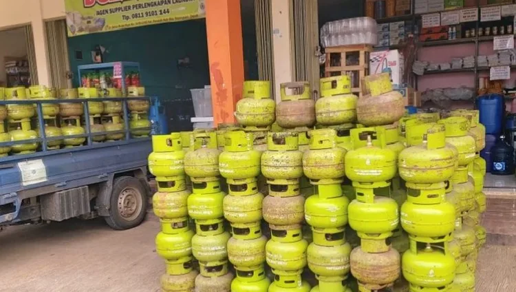 Stok Elpiji 3 Kg Habis di Surabaya! Pengecer Kecil Kecewa, Warga Terancam Kehabisan Gas Subsidi! Stok Elpiji 3 Kg Habis di Surabaya! Pengecer Kecil Kecewa, Warga Terancam Kehabisan Gas Subsidi!