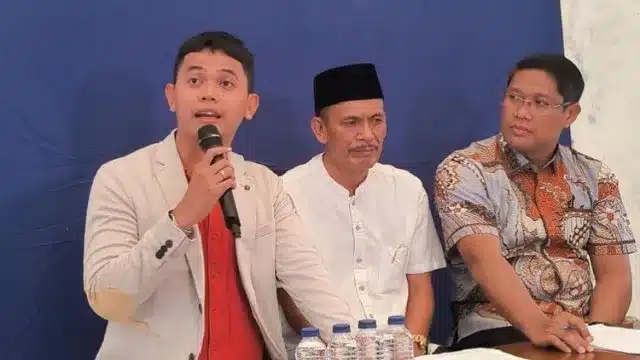 Heboh! Kades Kohod Muncul Setelah Sebulan Menghilang: Ngaku Korban dan Siap Bongkar Fakta Mengejutkan! Heboh! Kades Kohod Muncul Setelah Sebulan Menghilang: Ngaku Korban dan Siap Bongkar Fakta Mengejutkan!