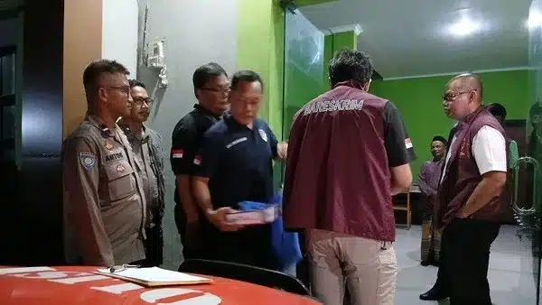 Terungkap! Kades Kohod dan Sekdes Pakai Surat Palsu untuk Pagar Laut 30 Km, Begini Nasibnya Sekarang! Terungkap! Kades Kohod dan Sekdes Pakai Surat Palsu untuk Pagar Laut 30 Km, Begini Nasibnya Sekarang!
