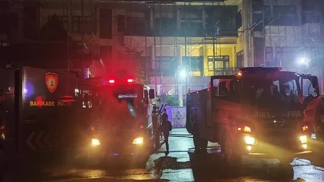 GEDUNG POLDA BANTEN TERBAKAR! Api Mengamuk di Lantai 3, 6 Unit Damkar Dikerahkan! GEDUNG POLDA BANTEN TERBAKAR! Api Mengamuk di Lantai 3, 6 Unit Damkar Dikerahkan!