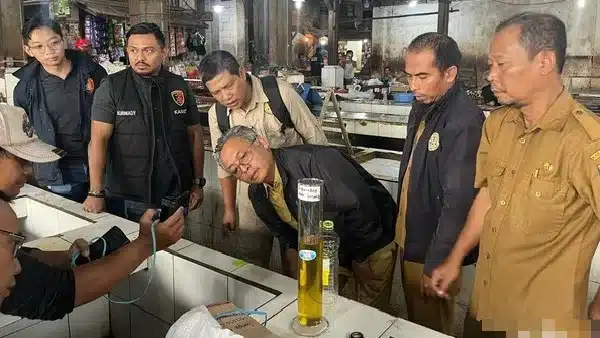 Bikin Kaget! Di Pasar Ciruas, Minyakita 1 Liter Ternyata Cuma 750ml, Ini Faktanya! Bikin Kaget! Di Pasar Ciruas, Minyakita 1 Liter Ternyata Cuma 750ml, Ini Faktanya!