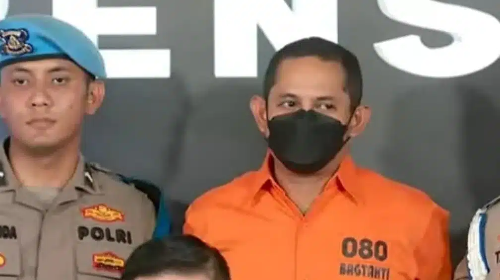 Eks Kapolres Ngada Bejat! Cabuli Anak dan Jual Videonya ke Situs Dewasa Eks Kapolres Ngada Bejat! Cabuli Anak dan Jual Videonya ke Situs Dewasa