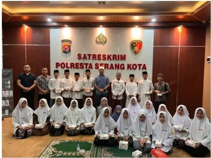 Satreskrim Polresta Serang Kota Gelar Buka Puasa Bersama Anak Yatim, Wujud Kepedulian di Bulan Ramadan Satreskrim Polresta Serang Kota Gelar Buka Puasa Bersama Anak Yatim, Wujud Kepedulian di Bulan Ramadan
