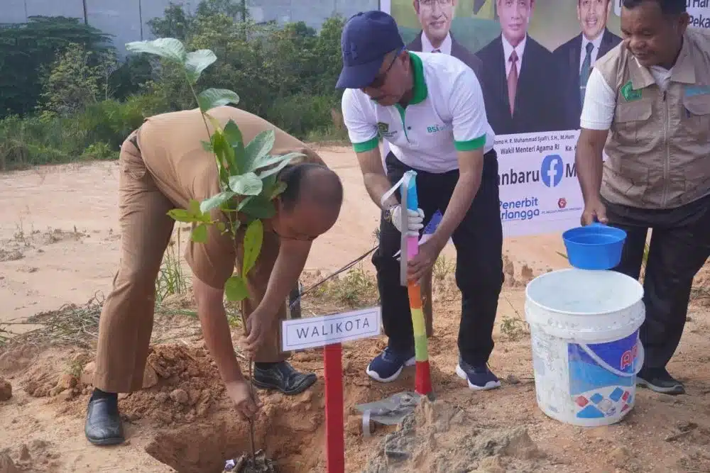 Peringatan Hari Bumi ke-55: Kemenag Pekanbaru Wujudkan Aksi Nyata dengan Gerakan Tanam 1 Juta Pohon Matoa Peringatan Hari Bumi ke-55: Kemenag Pekanbaru Wujudkan Aksi Nyata dengan Gerakan Tanam 1 Juta Pohon Matoa