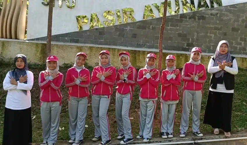 SDN 2 Sajira Gelar Latihan Senam Indonesia Hebat di Wisata Pasir Ayunan SDN 2 Sajira Gelar Latihan Senam Indonesia Hebat di Wisata Pasir Ayunan