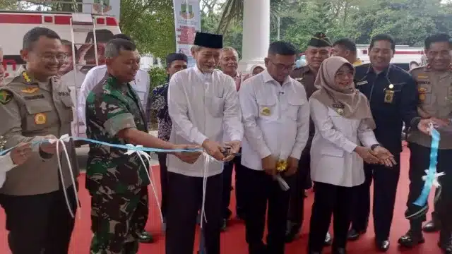 LAUNCHING LAYANAN BANTEN SEHAT MELALUI MOBILE CLINIK BERBASIS TELEMEDICINE. LAUNCHING LAYANAN BANTEN SEHAT MELALUI MOBILE CLINIK BERBASIS TELEMEDICINE.