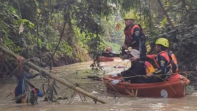 Warga Kota Serang Diimbau Tak Buang Sampah ke Sungai Cibanten Warga Kota Serang Diimbau Tak Buang Sampah ke Sungai Cibanten