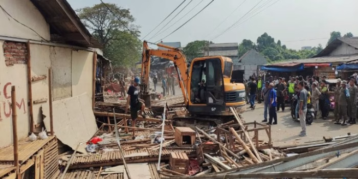 Ratusan Kios di Pasar Rau Dibongkar, Pedagang Pindah Sementara