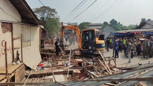 Ratusan Kios di Pasar Rau Dibongkar, Pedagang Pindah Sementara Ratusan Kios di Pasar Rau Dibongkar, Pedagang Pindah Sementara