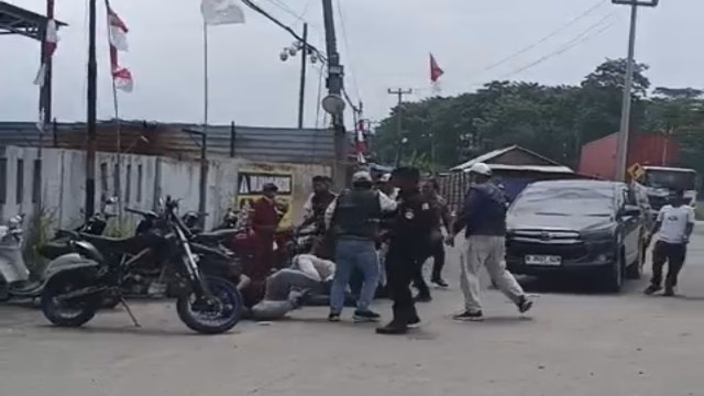 Puluhan Jurnalis di Banten Jadi Korban Kekerasan Satpam Pabrik Puluhan Jurnalis di Banten Jadi Korban Kekerasan Satpam Pabrik
