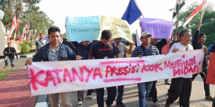 Oknum Brimob Diduga Terlibat Pengeroyokan Wartawan, Polda Banten Didemo