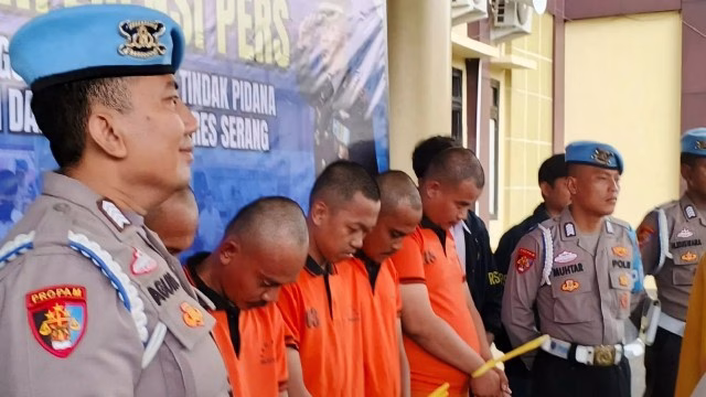 Tak Hanya Sipil, Oknum Brimob Juga Terseret Kasus Pengeroyokan Wartawan di Serang Tak Hanya Sipil, Oknum Brimob Juga Terseret Kasus Pengeroyokan Wartawan di Serang