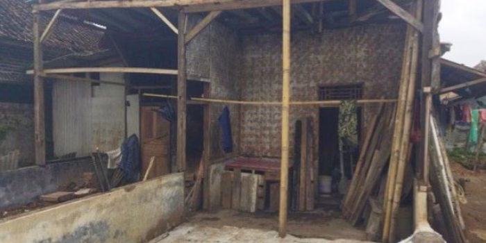 Guru Honorer di Pandeglang Tinggal di Rumah Hampir Runtuh, Belum Tersentuh Bantuan