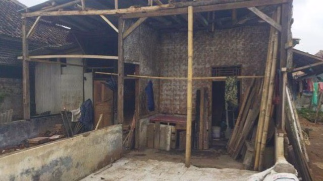 Guru Honorer di Pandeglang Tinggal di Rumah Hampir Runtuh, Belum Tersentuh Bantuan Guru Honorer di Pandeglang Tinggal di Rumah Hampir Runtuh, Belum Tersentuh Bantuan
