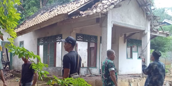 Kebakaran Hebat Hanguskan Satu Rumah Warga di Cinangka, Serang