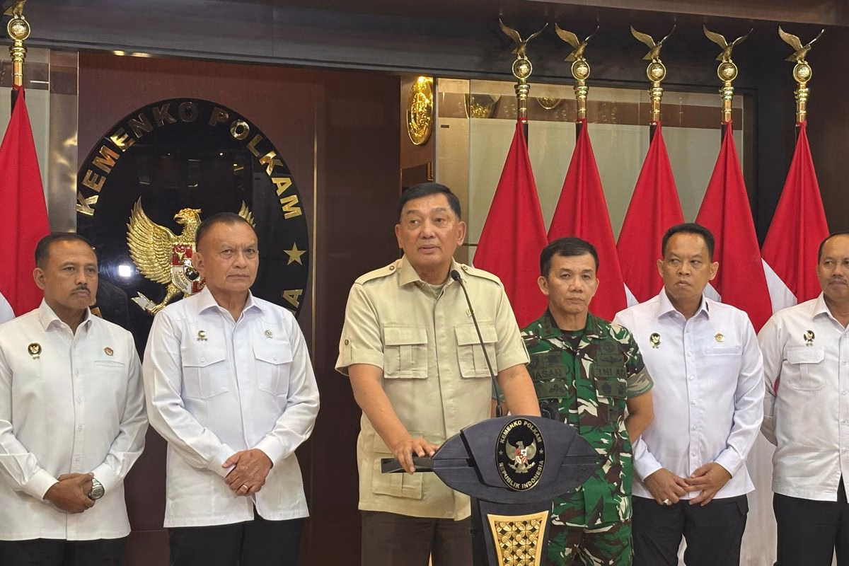 Sjafrie Sjamsoeddin: Merangkap Empat Jabatan Strategis, Kini Jadi Menko Polkam Sementara! Sjafrie Sjamsoeddin: Merangkap Empat Jabatan Strategis, Kini Jadi Menko Polkam Sementara!