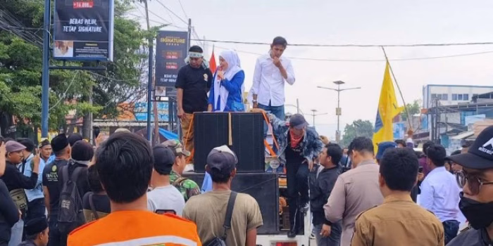 Warga Kramatwatu Blokir Jalan Nasional Serang–Cilegon Tolak Maraknya Truk ODOL