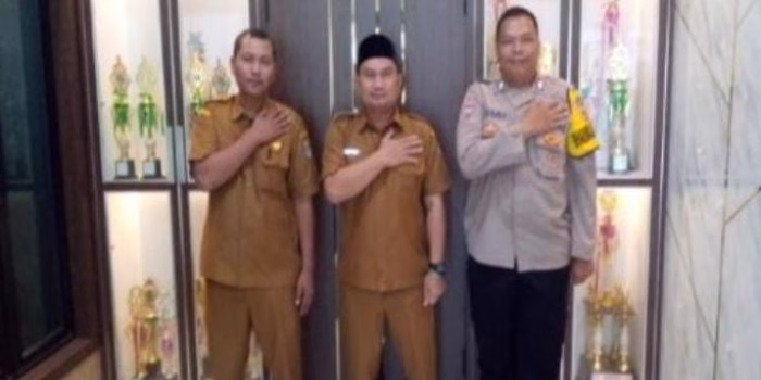 H. Andi Yana, S.Sos. bersama Mahmudin (Sekdes Bojong, Cikupa, Tangerang) mengucapkan:
“Dirgahayu TNI ke-80, 5 Oktober 2025”
